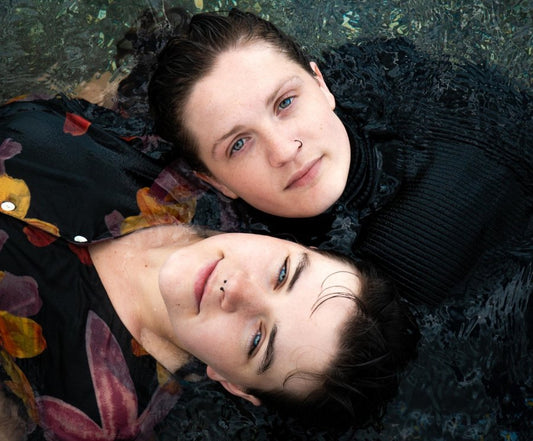 Les Salamandas There's a sea between us